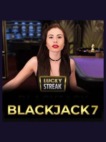 Mesa de blackjack en directo con cartas extendidas sobre el tapete